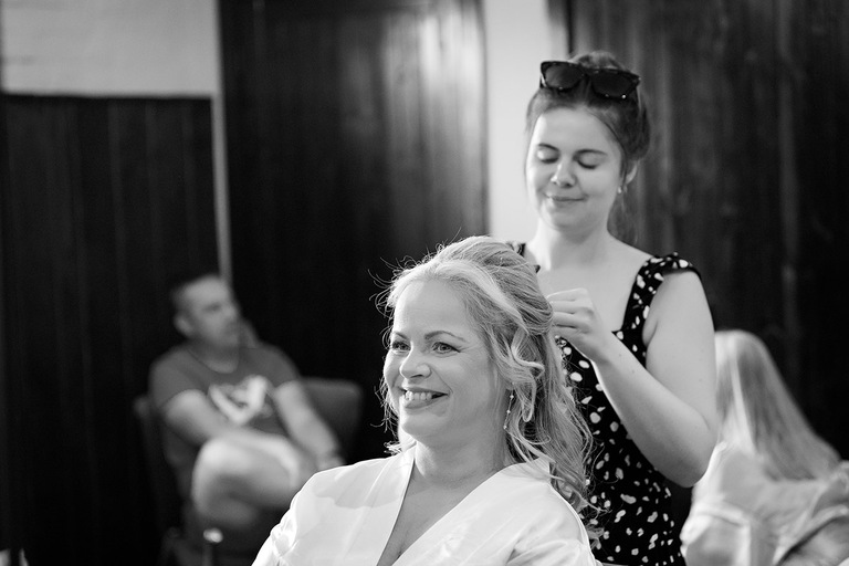bridal prep at Ufton Court