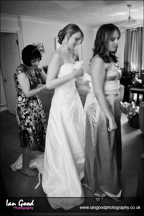 Sophie & Tom Wedding photographer for Newbury in Berkshire