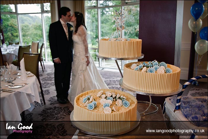 Elcot_Park_Wedding_Photography_8 beautiful wedding cake by Basingstoke cake maker C-Cakes