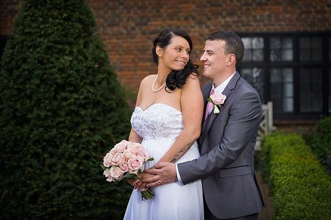 wedding photos at manor gatehouse in dartford