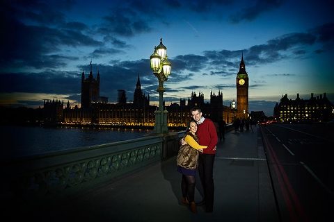 london engagement photo at Westminster
