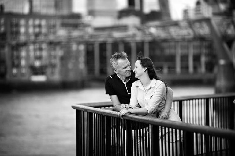 London engagement photo at bankside
