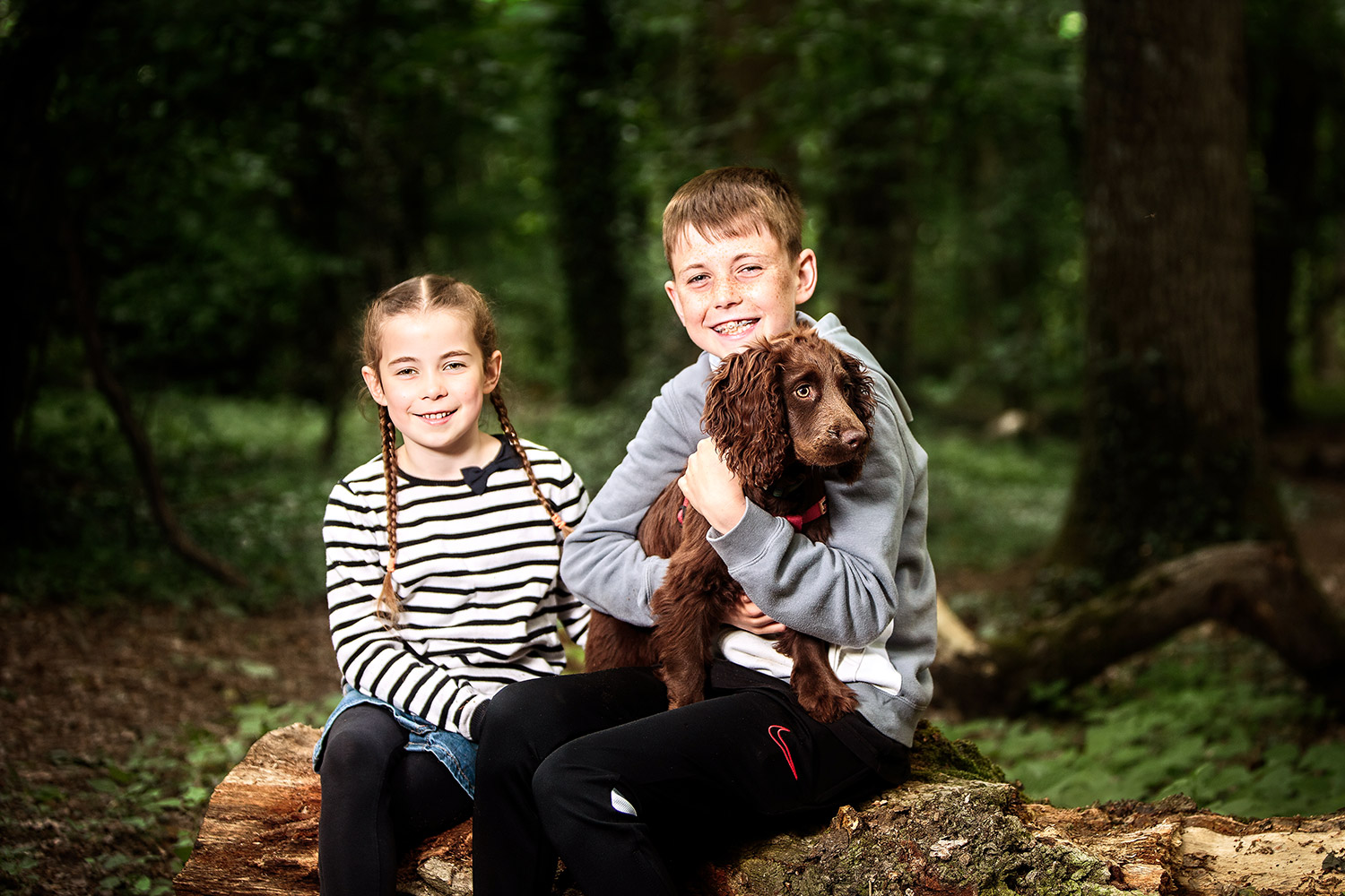kids and dog by Basingstoke portrait photographer