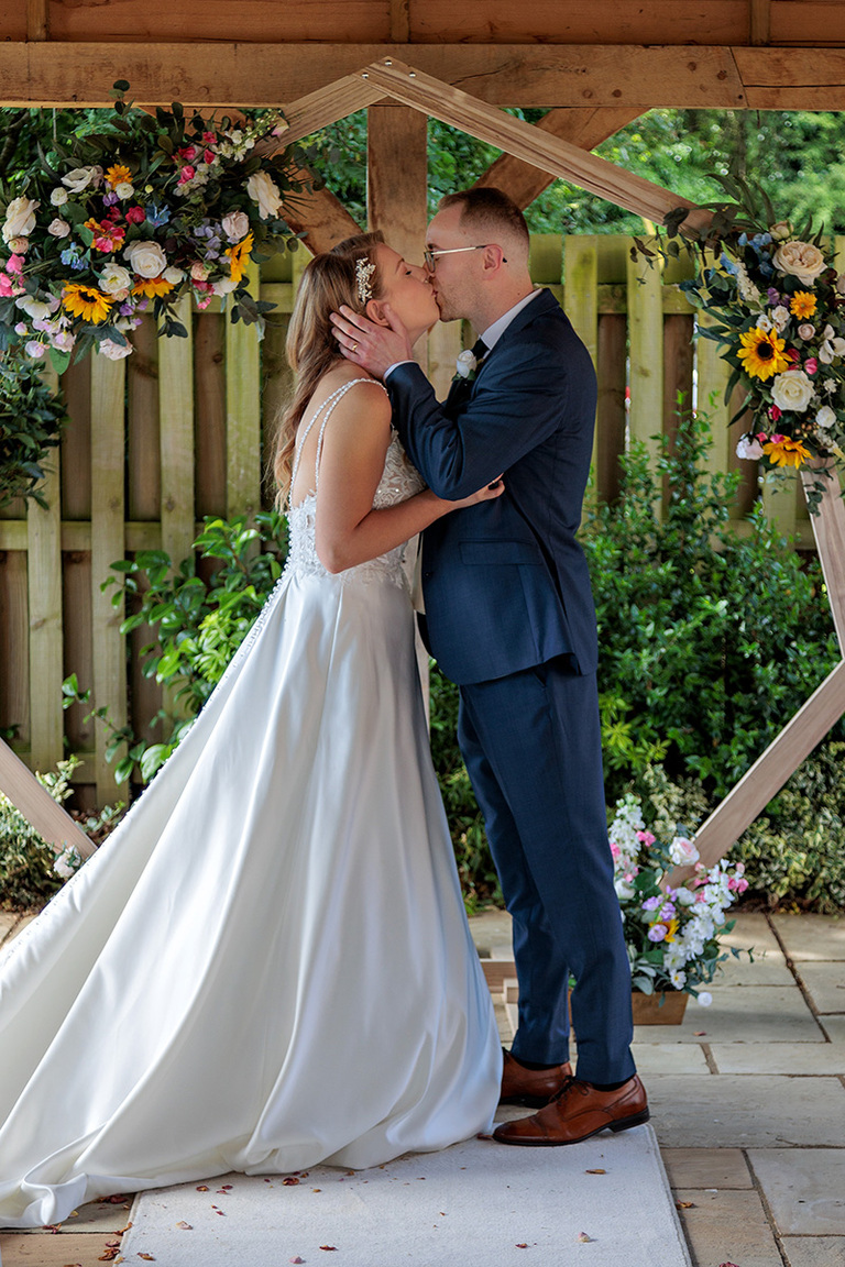 First kiss at Wellington Arms wedding